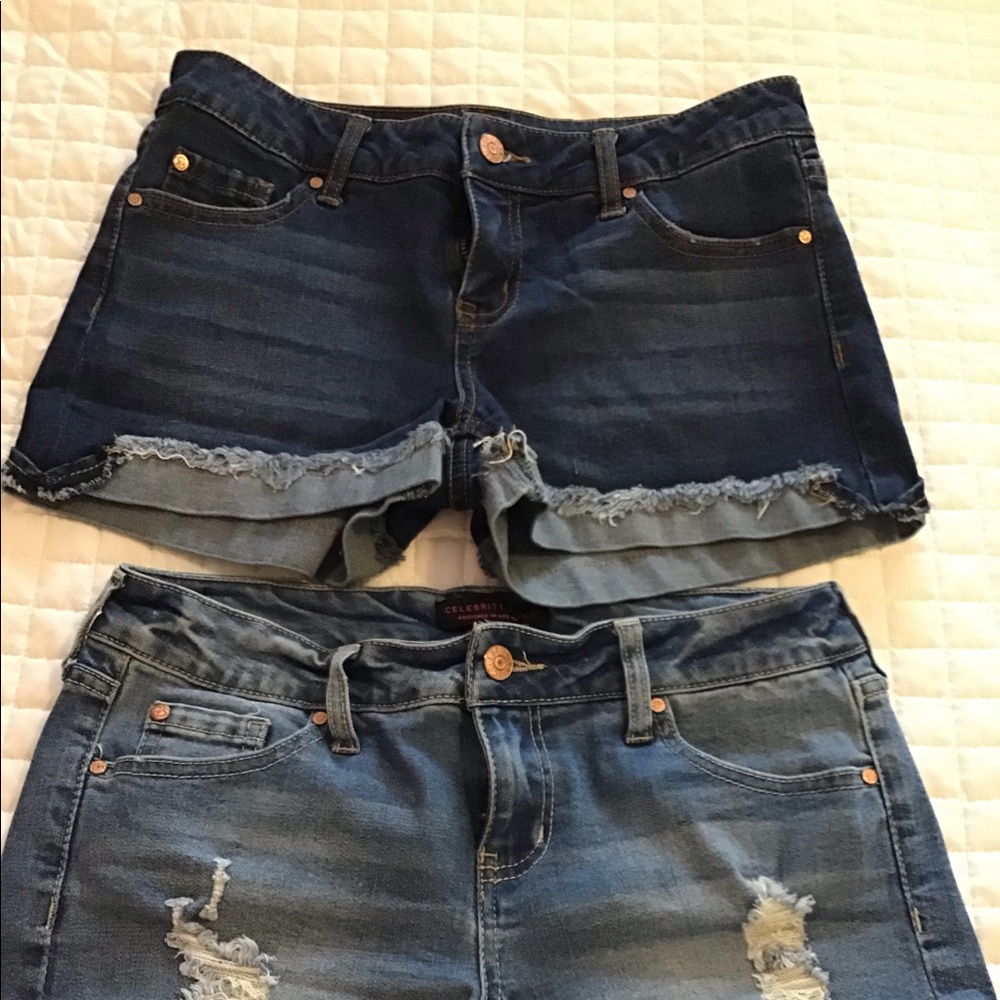 Stretch jean shorts. 2 pair. Same size - JUNIORS, 3/26